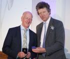 Andrew McIndoe receives the Veitch Memorial Medal from Sir Nicholas Bacon, President of the RHS.